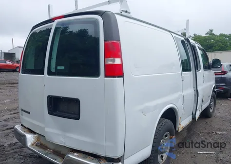 2003 Chevrolet Express G3500 from USA, damaged, VIN 1GCHG35U431147044